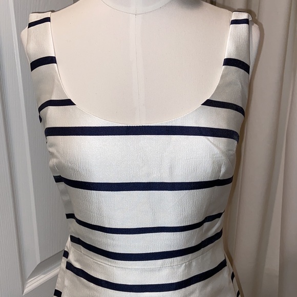 🎉HPx2🎉 J.Crew Scoopneck midi dress in jacquard stripe - Picture 8 of 9